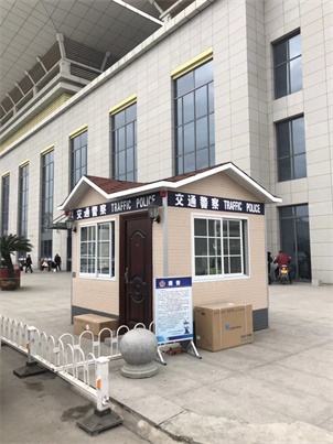 金属雕花板岗亭高客站安装到位